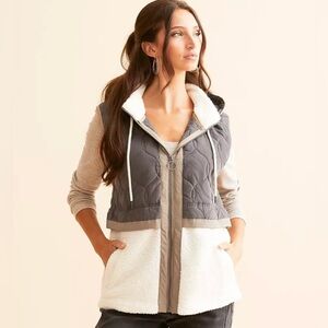 BKE Quilted Sherpa Hooded Vest